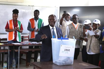 Côte d&rsquo;Ivoire : Alassane Ouattara réélu avec 89,77% des voix au premier tour de la présidentielle (CEI)