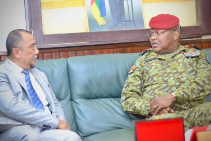 Le Chef d’État-Major général des FACA a reçu en audience des personnalités civiles et militaires