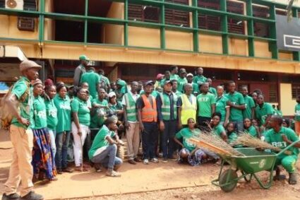 L’association Rassemblement et  soutien  à Touadéra  nettoie l’enceinte de l’Université de Bangui