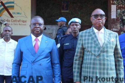 Bangui : le Premier ministre Félix Moloua appelle au patriotisme lors de la levée des couleurs au ministère de la Communication