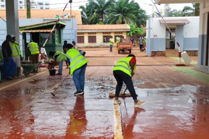 Kwa ti kodro : la CFAO mobilise son personnel contre l’insalubrité à Bangui