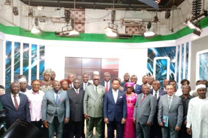 Centrafrique : le Premier ministre inaugure le studio rénové de la télévision nationale et échange sur les 100 premiers jours du gouvernement
