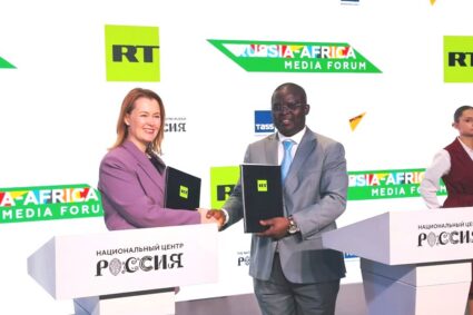 Le Ministre d&rsquo;Etat Evariste Ngamana signe un partenariat stratégique entre les médias publics centrafricains et Russia Today