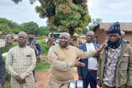 DDRR : plus d’une dizaine d’Anti-balaka déposent les armes à Bolakaba et à Benzambé